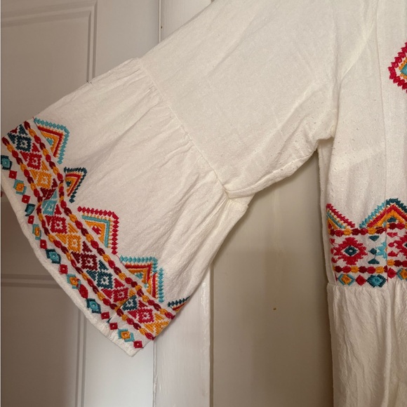 White Bohemian Embroidered Tunic Top - Picture 2 of 6